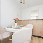 Nowoczesne Z Balkonem Kolejowa Nu Wola By Renters Warsaw