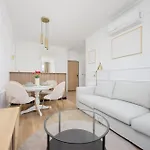 Nowoczesne Z Balkonem Kolejowa Nu Wola By Renters Warsaw