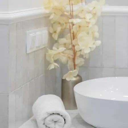 Nowoczesne Z Balkonem Kolejowa Nu Wola By Renters *