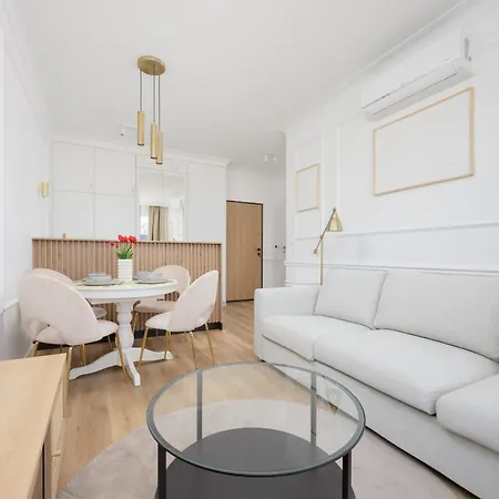 Nowoczesne Z Balkonem Kolejowa Nu Wola By Renters Варшава