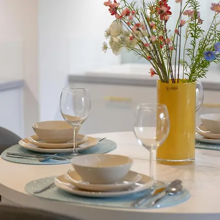 Appartamento Nowoczesne Z Balkonem Kolejowa Nu Wola By Renters Varsavia