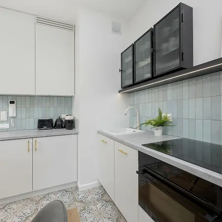 Nowoczesne Z Balkonem Kolejowa Nu Wola By Renters *