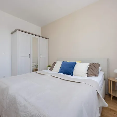 Nowoczesne Z Balkonem Kolejowa Nu Wola By Renters Apartamento