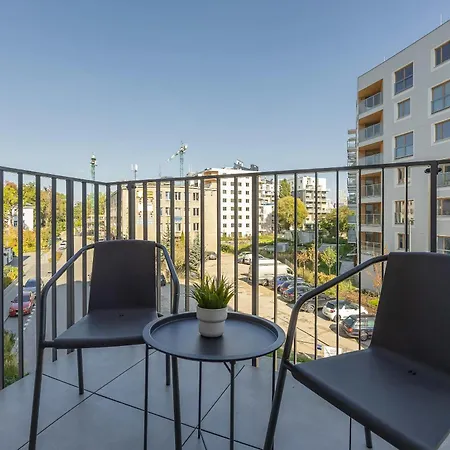 Nowoczesne Z Balkonem Kolejowa Nu Wola By Renters Apartamento Varsovia