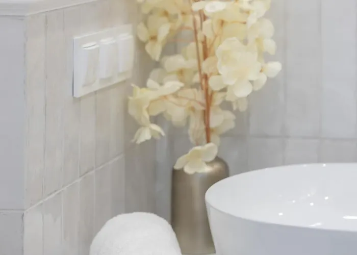 Nowoczesne Z Balkonem Kolejowa Nu Wola By Renters *