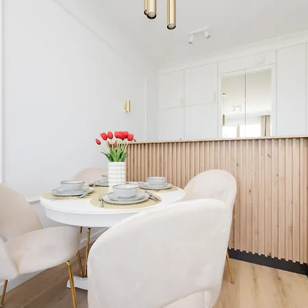 Nowoczesne Z Balkonem Kolejowa Nu Wola By Renters Varsovia